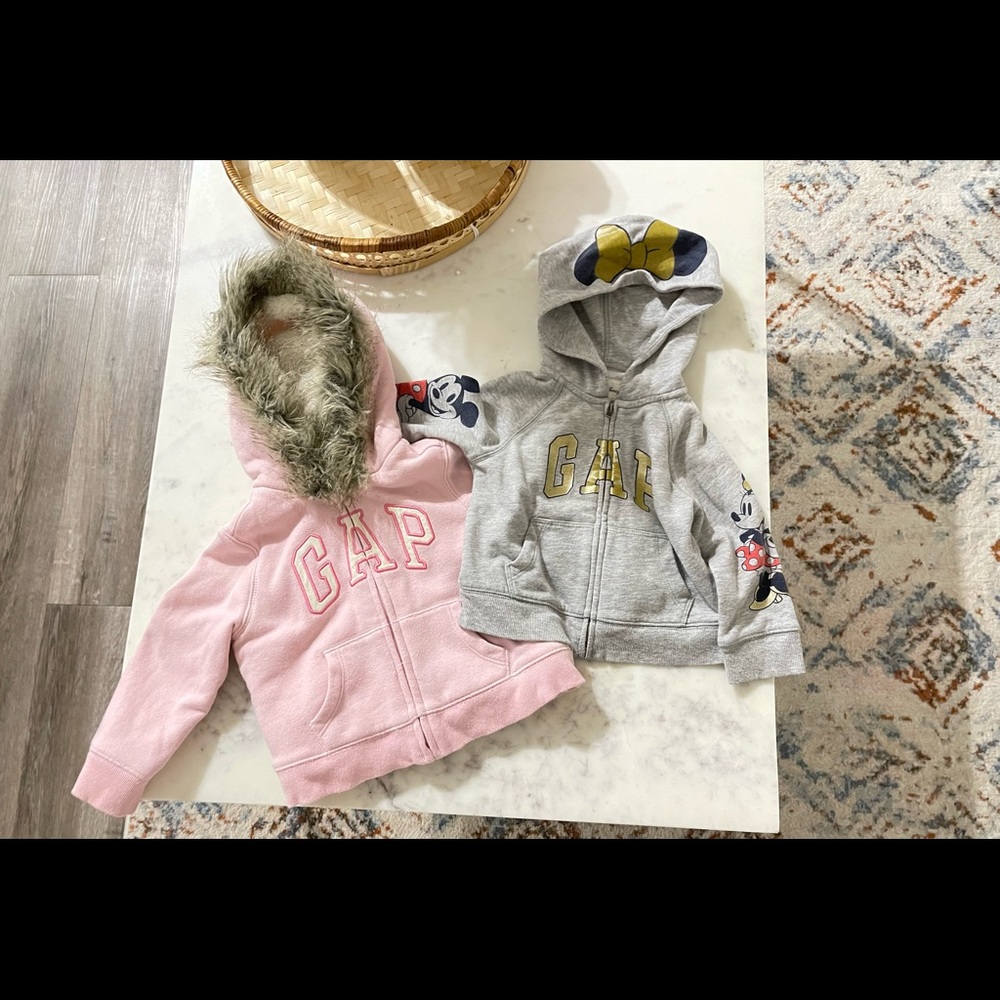 Gap sweater